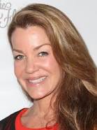 How tall is Claudia Christian?